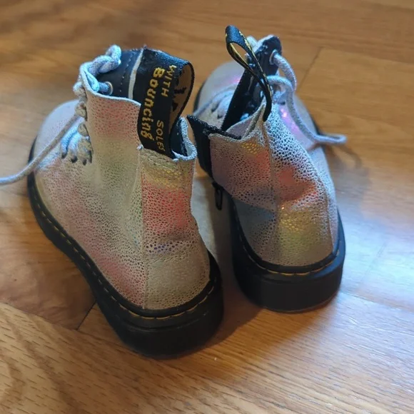 Dr. Martens Kids Shoes Size 12 Toddler in Silver and Black Suede - Picture 2 of 5